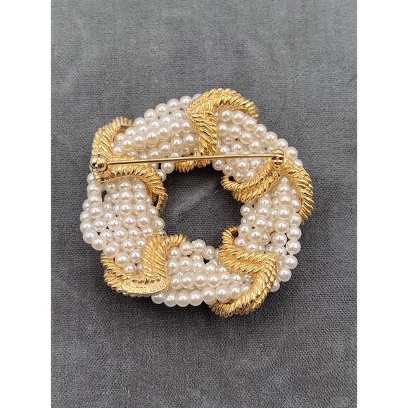 Brooch Pin Faux Pearl Strand Wrapped In Gold Colored Ribbed - Picture 2 of 3